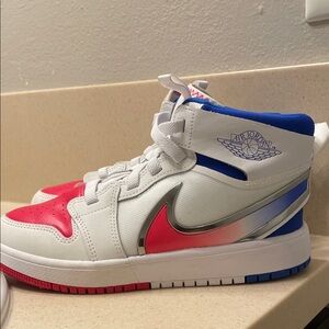 Air Jordan(PS) 1 Mid RM Easyon 'White Siren Red Blue 
Size 2 y boys